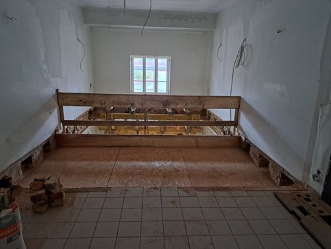 Foto zeigt Arbeiten innen Obergeschoss